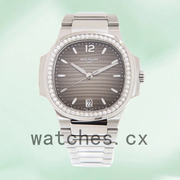 Patek Philippe Nautilus 7118/1200A-011 32mm Ladies Bracelet Quartz Replica Watches