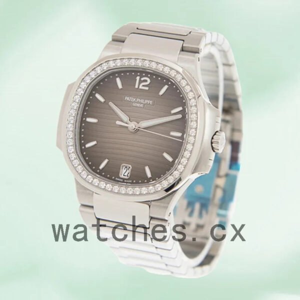 Patek Philippe Nautilus 7118/1200A-011 32mm Ladies Bracelet Quartz Replica Watches