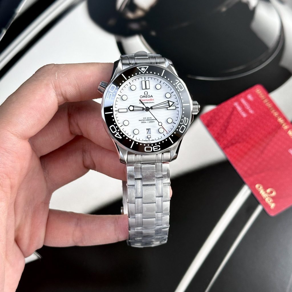 Authenticity and Quality in Replicas Omega Replica Watches with Sapphire Glass